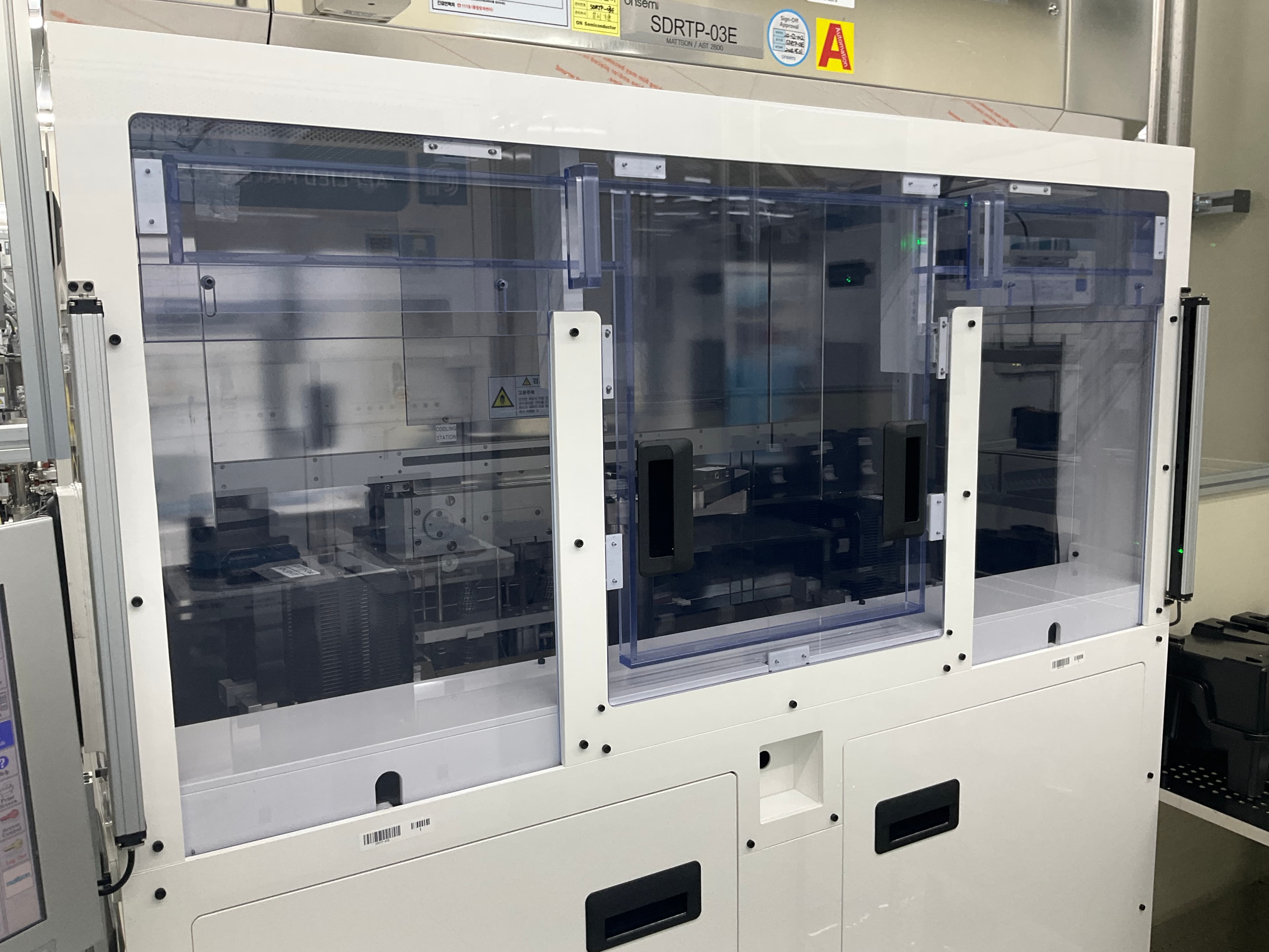 장비 전면 슬라이딩도어 설치